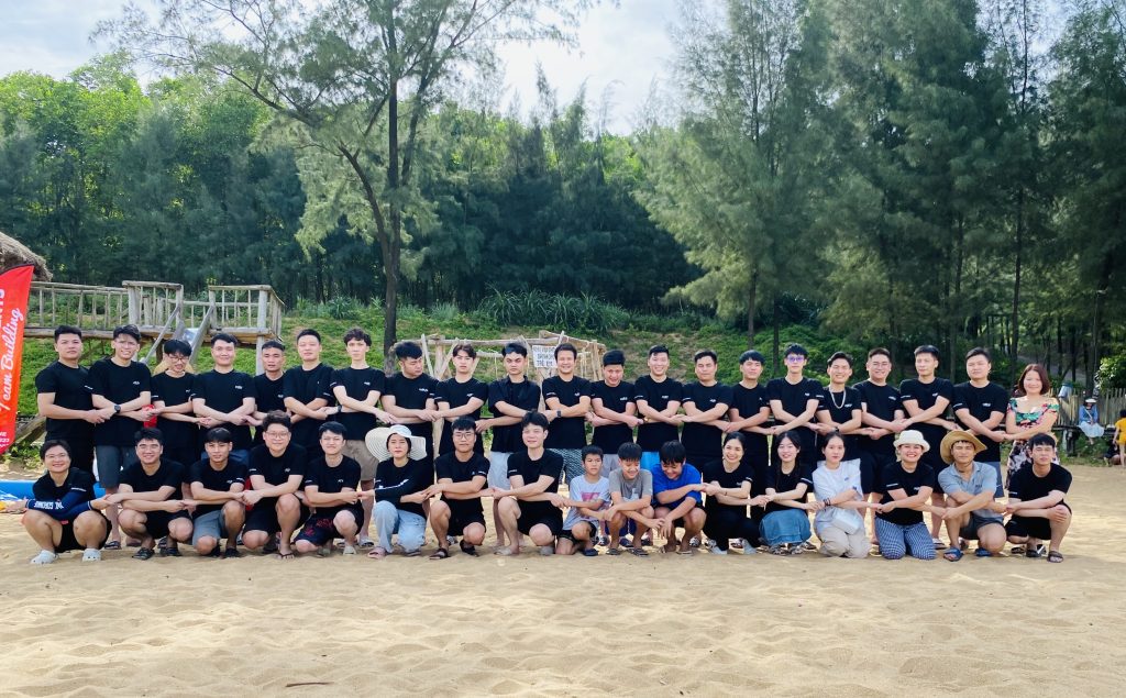 Miraisoft staff on Nghi Son beach